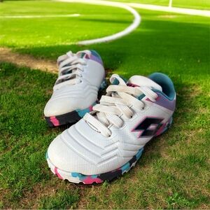 Lotto Little Kids' Roma 500 Turf Soccer Shoes | White Teal Pink | Size 12k
